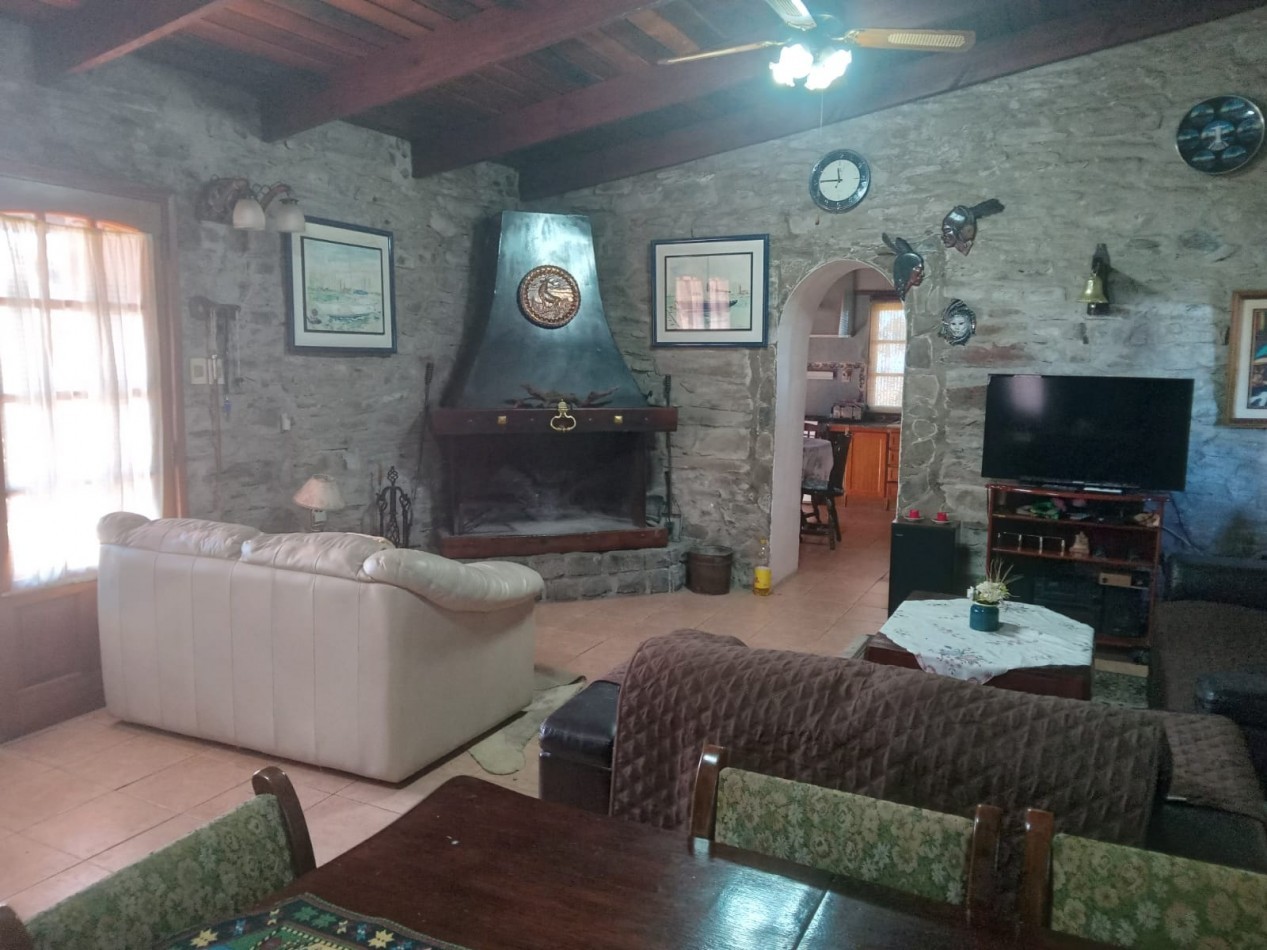 Propriete rurale dans la Sierra de Carape. 267 hectares. Maison de 8 chambres.