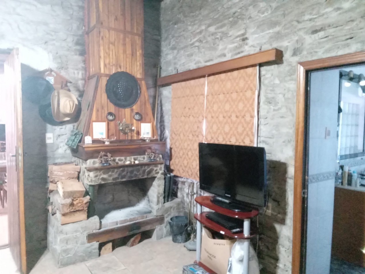 Propriete rurale dans la Sierra de Carape. 267 hectares. Maison de 8 chambres.