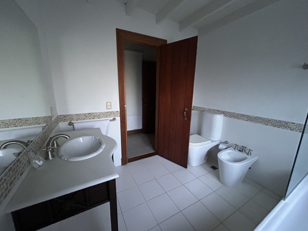 Ferme de 5 hectares avec 7 chambres a Manantiales